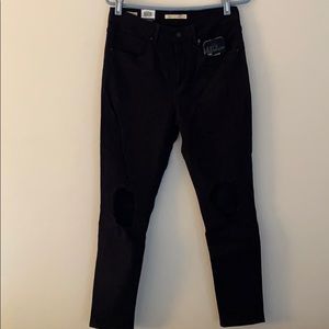 Levi’s black skinny jeans
